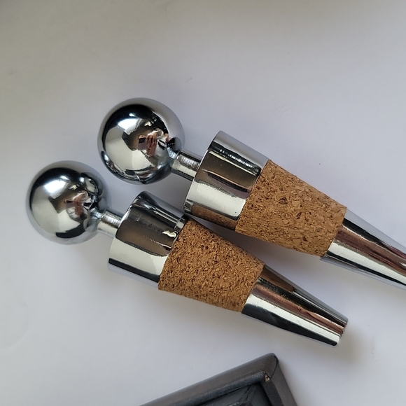 LEED'S wine stopper set of 2 - Picture 6 of 6